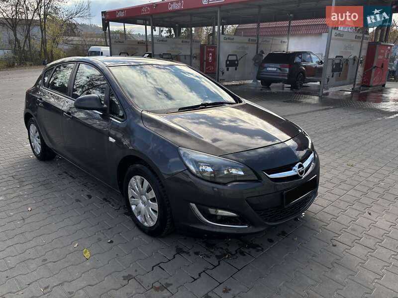 Хэтчбек Opel Astra 2013 в Львове