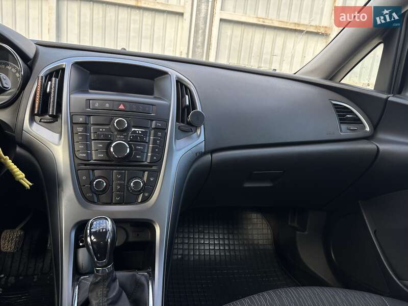 Хэтчбек Opel Astra 2013 в Львове