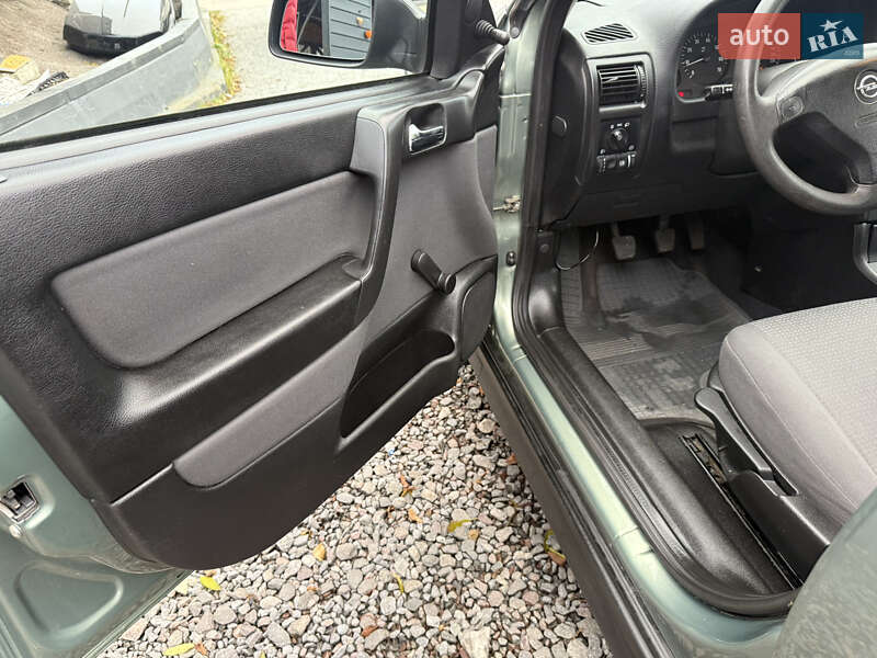 Седан Opel Astra 2006 в Львові фото 12 Седан Opel Astra 2006 в Львові