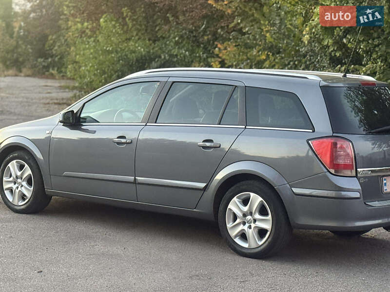 Универсал Opel Astra 2006 в Синельниково