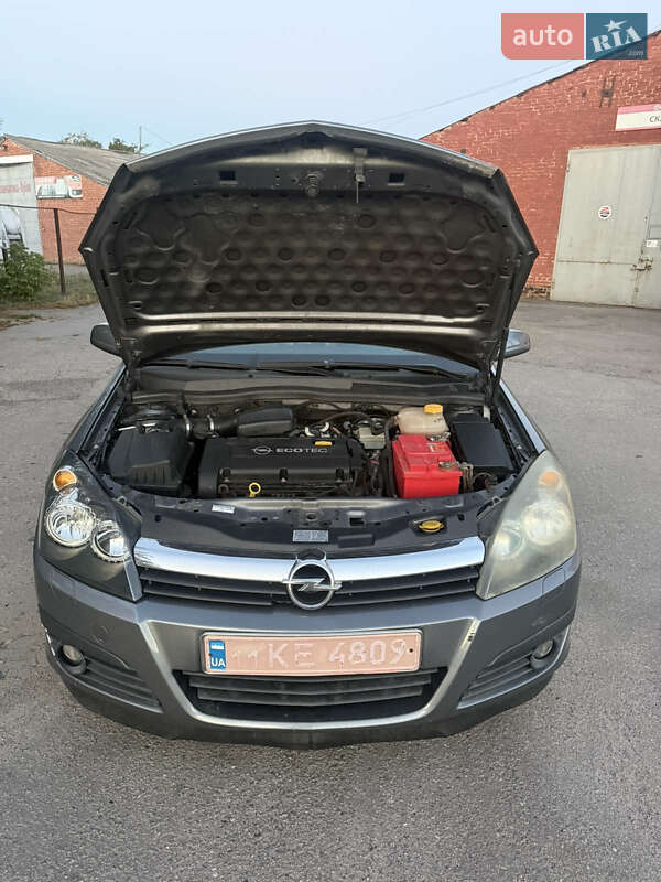 Универсал Opel Astra 2006 в Синельниково