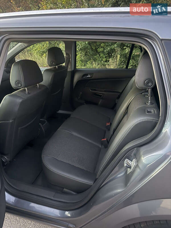 Универсал Opel Astra 2006 в Синельниково