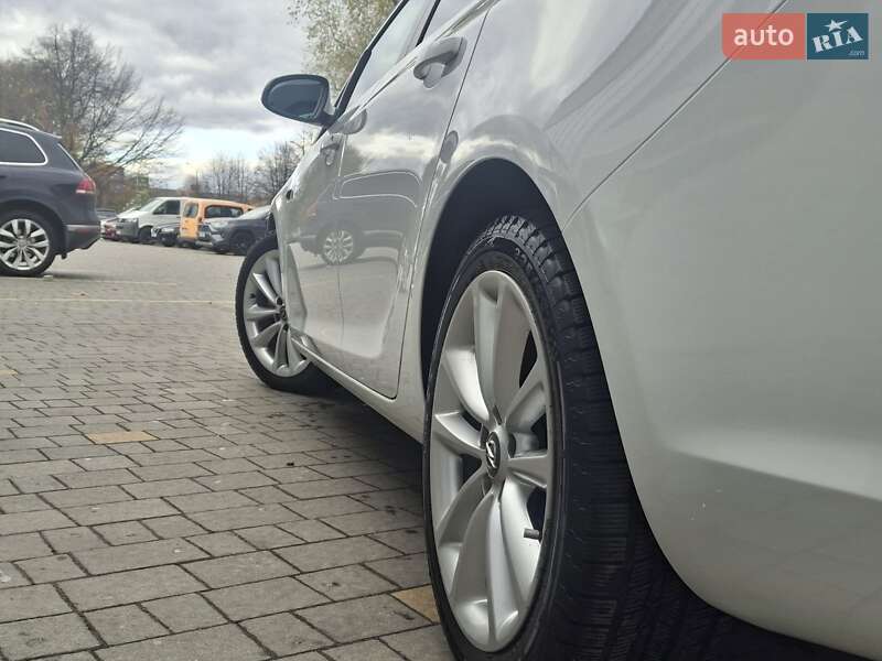 Универсал Opel Astra 2012 в Дрогобыче