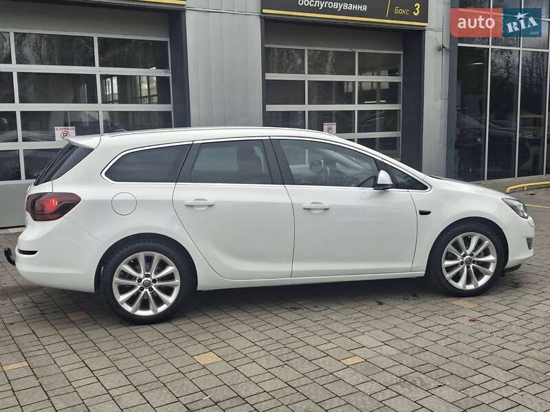 Универсал Opel Astra 2012 в Дрогобыче