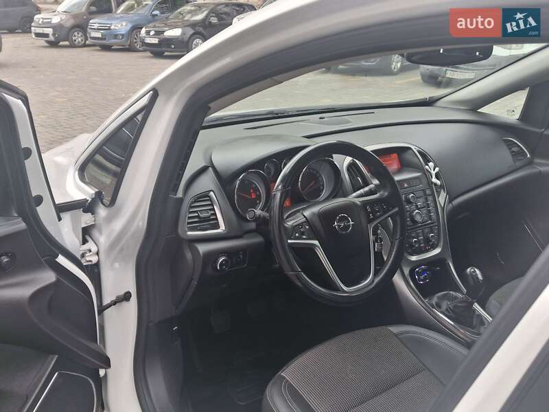 Универсал Opel Astra 2012 в Дрогобыче