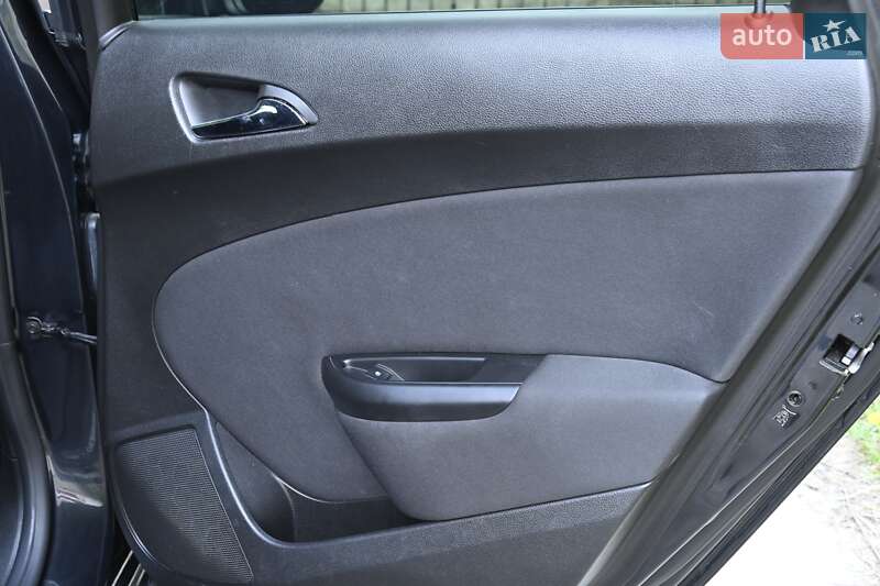 Универсал Opel Astra 2014 в Бердичеве фото 24 Универсал Opel Astra 2014 в Бердичеве