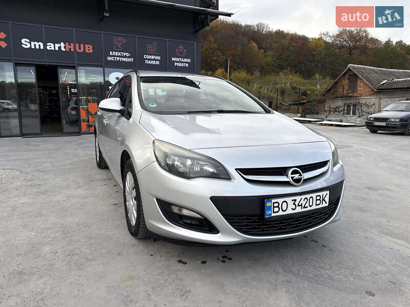 Універсал Opel Astra 2013 в Тернополі