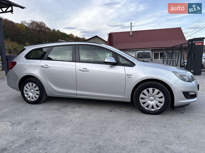 Універсал Opel Astra 2013 в Тернополі