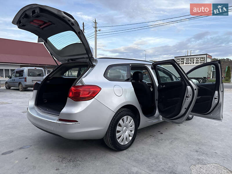 Універсал Opel Astra 2013 в Тернополі