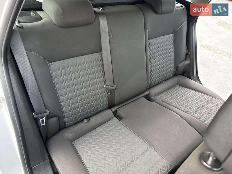 Універсал Opel Astra 2013 в Тернополі