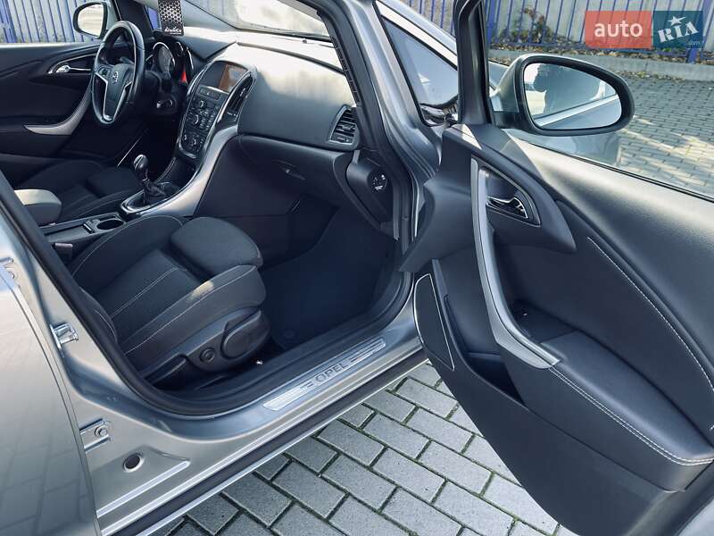 Универсал Opel Astra 2011 в Тернополе