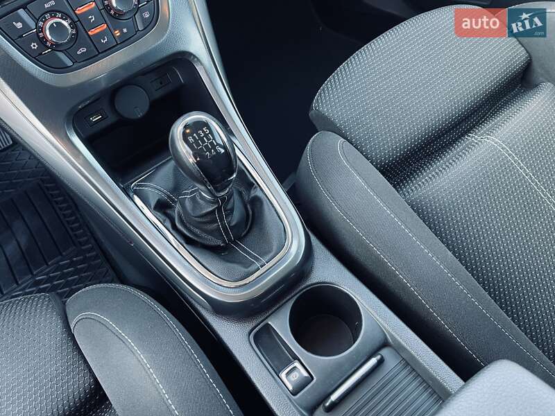 Универсал Opel Astra 2011 в Тернополе