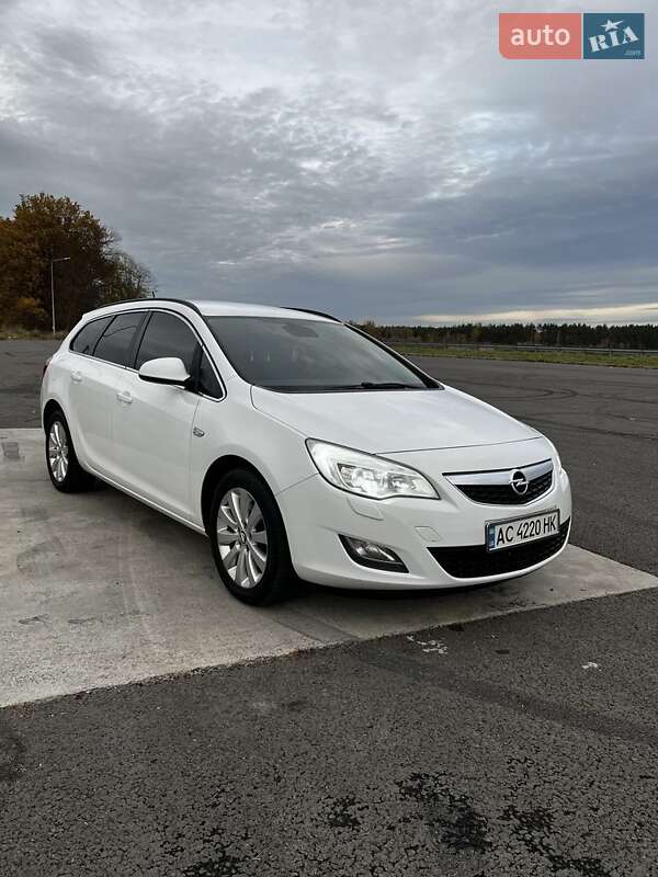 Opel Astra 2011 Opel Astra 2011