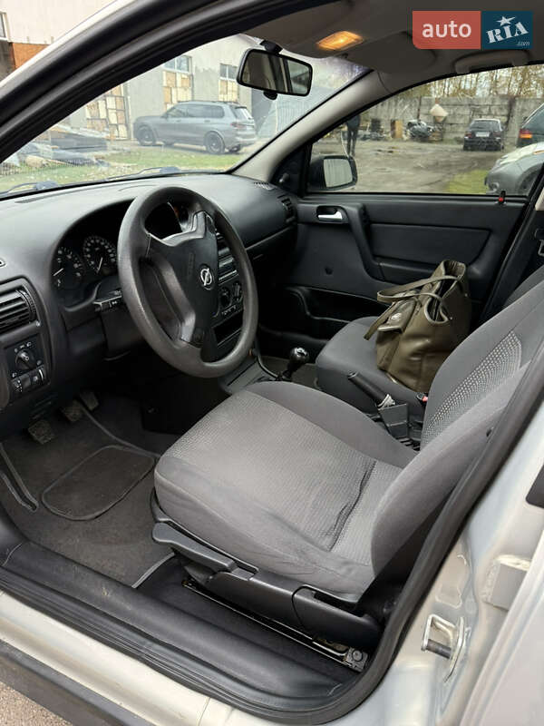 Седан Opel Astra 2007 в Житомире фото 5 Седан Opel Astra 2007 в Житомире