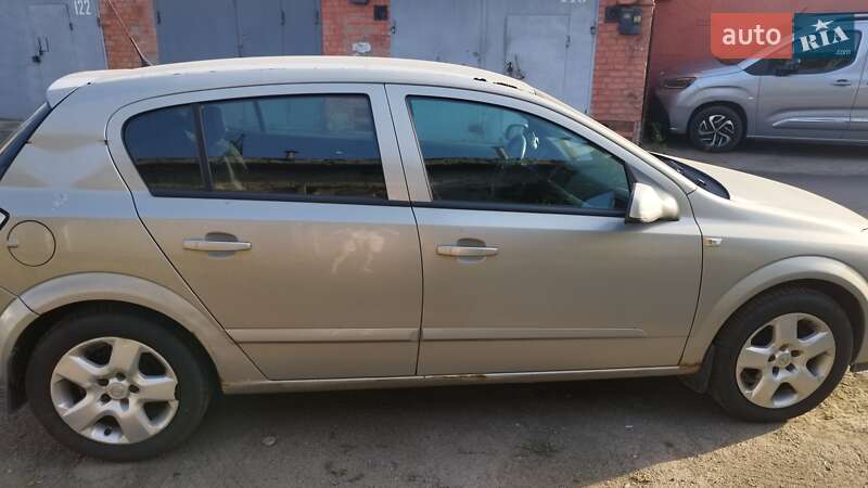 Хэтчбек Opel Astra 2006 в Киеве