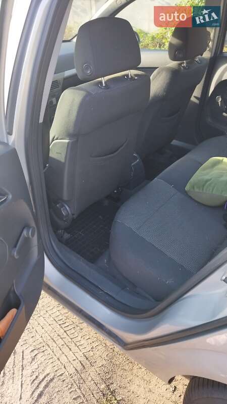Хэтчбек Opel Astra 2006 в Киеве