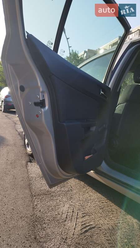 Хэтчбек Opel Astra 2006 в Киеве