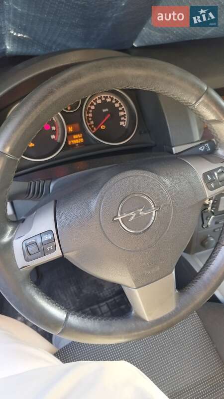 Хэтчбек Opel Astra 2006 в Киеве