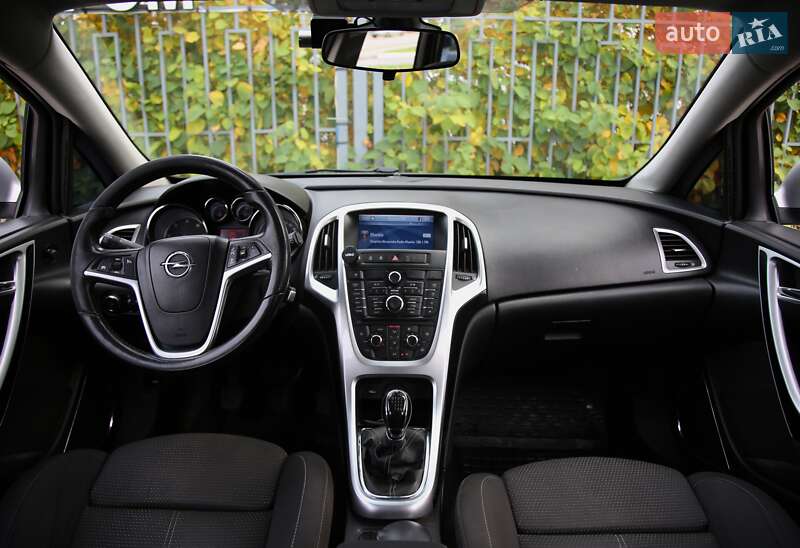 Універсал Opel Astra 2011 в Харкові