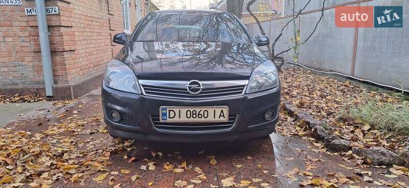 Хэтчбек Opel Astra 2010 в Кропивницком