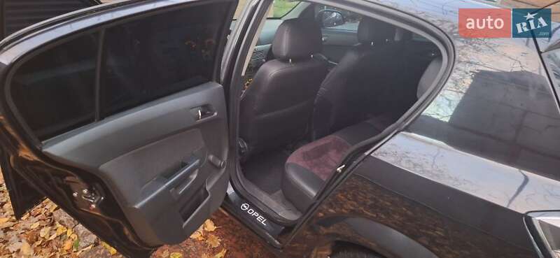 Хэтчбек Opel Astra 2010 в Кропивницком