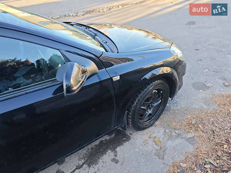 Хэтчбек Opel Astra 2011 в Львове