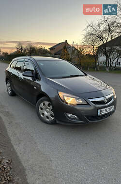 Универсал Opel Astra 2011 в Львове