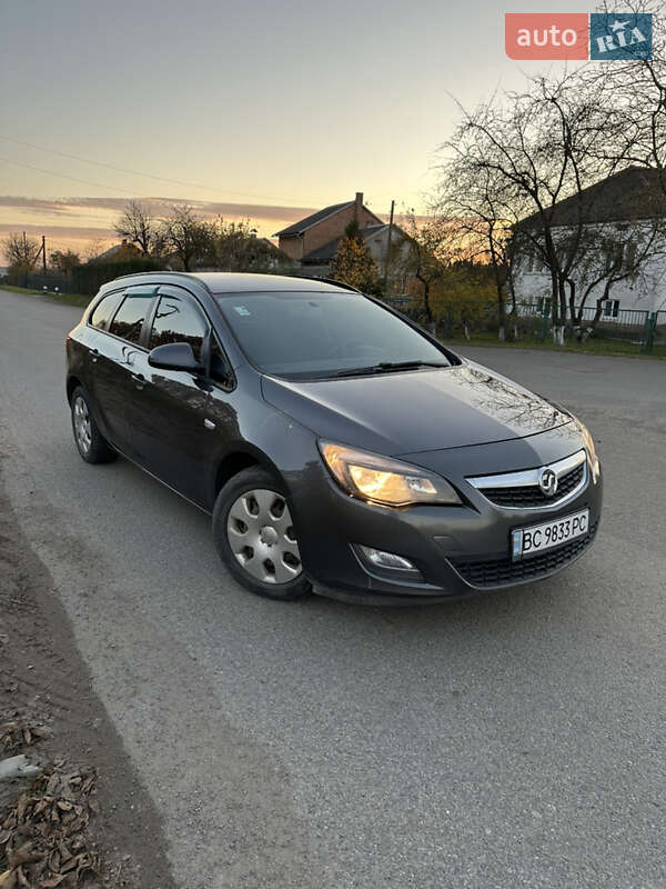 Opel Astra 2011