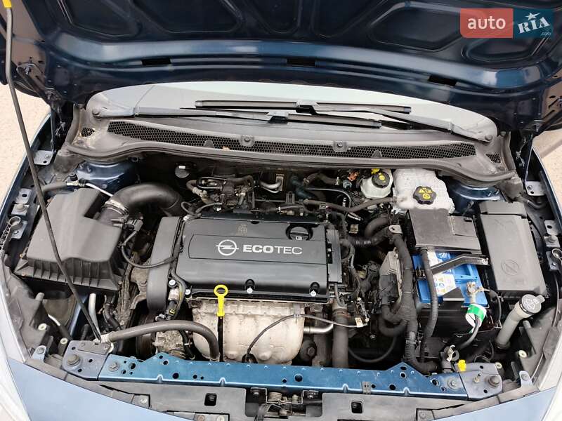 Хэтчбек Opel Astra 2011 в Прилуках