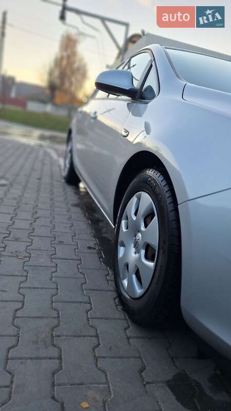 Хэтчбек Opel Astra 2011 в Ярмолинцах