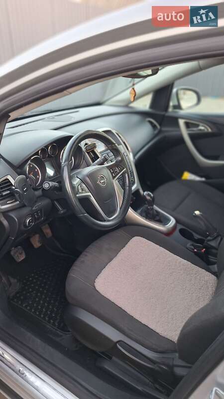 Хэтчбек Opel Astra 2011 в Ярмолинцах