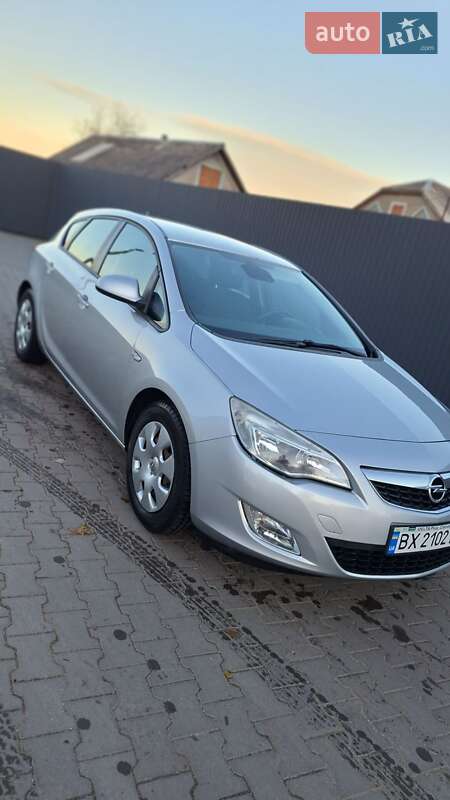 Хэтчбек Opel Astra 2011 в Ярмолинцах