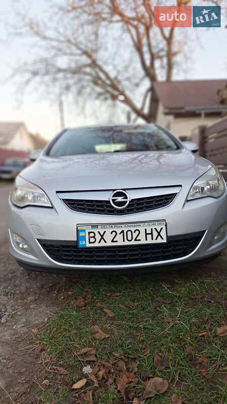 Хэтчбек Opel Astra 2011 в Ярмолинцах