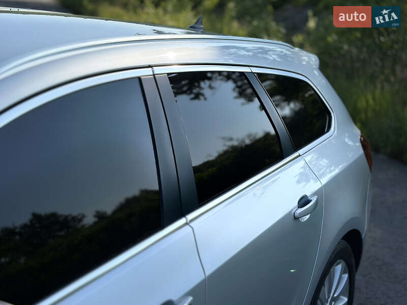 Универсал Opel Astra 2012 в Дрогобыче