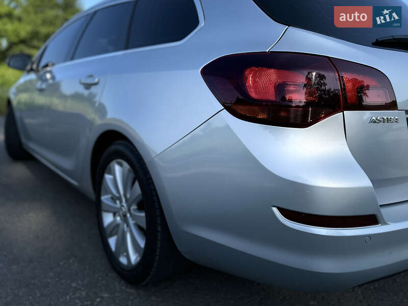 Универсал Opel Astra 2012 в Дрогобыче