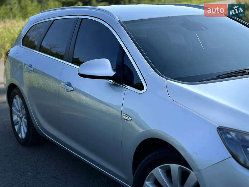 Универсал Opel Astra 2012 в Дрогобыче