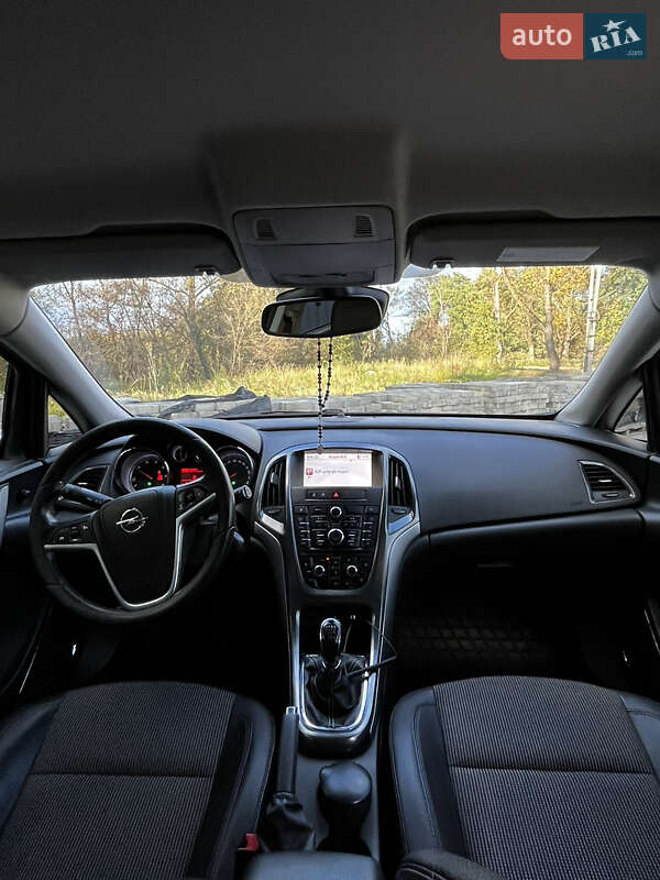 Универсал Opel Astra 2012 в Дрогобыче