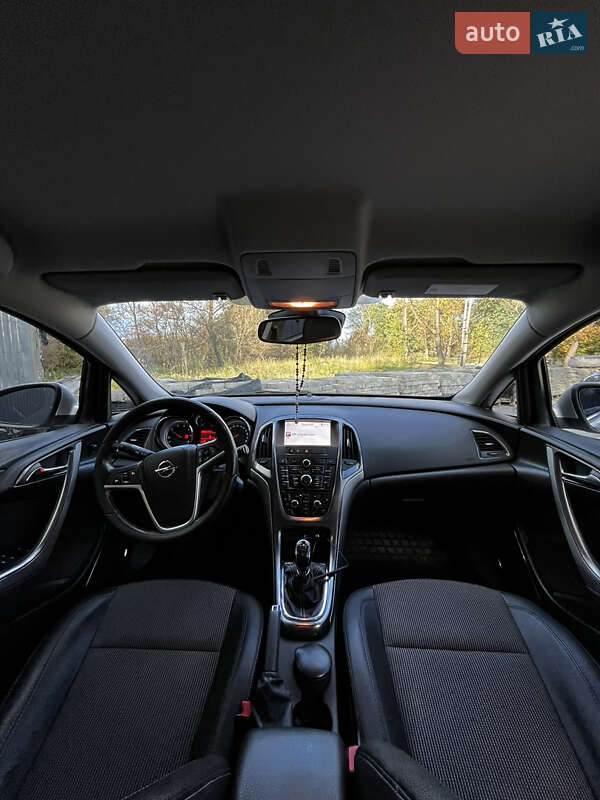 Универсал Opel Astra 2012 в Дрогобыче