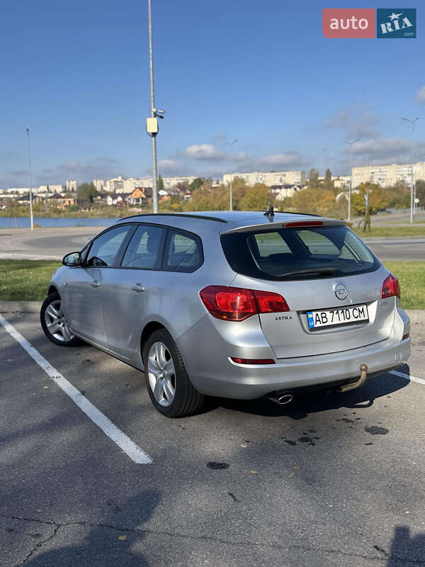 Универсал Opel Astra 2011 в Виннице