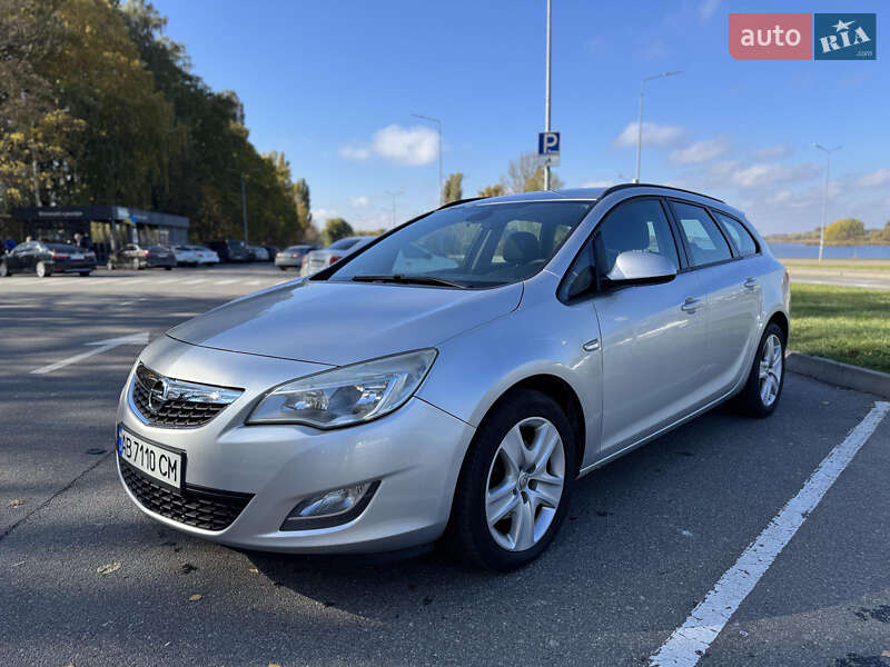 Универсал Opel Astra 2011 в Виннице