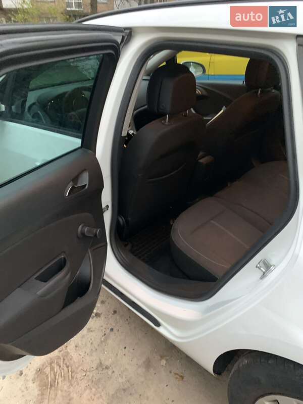 Универсал Opel Astra 2013 в Киеве фото 8 Универсал Opel Astra 2013 в Киеве