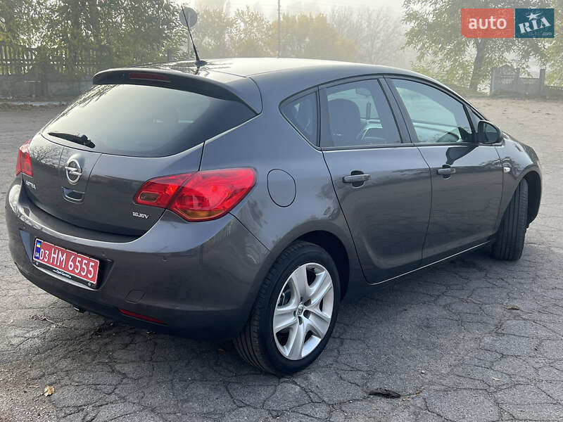 Хэтчбек Opel Astra 2011 в Хороле фото 3 Хэтчбек Opel Astra 2011 в Хороле