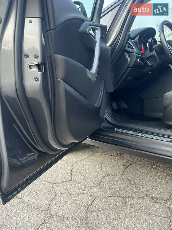 Хэтчбек Opel Astra 2011 в Хороле фото 42 Хэтчбек Opel Astra 2011 в Хороле