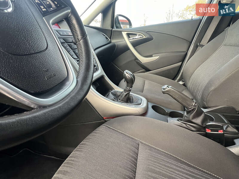 Хэтчбек Opel Astra 2011 в Хороле фото 46 Хэтчбек Opel Astra 2011 в Хороле