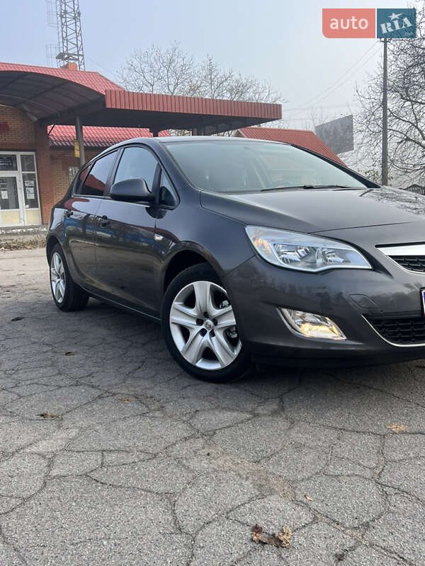 Хэтчбек Opel Astra 2011 в Хороле фото 50 Хэтчбек Opel Astra 2011 в Хороле