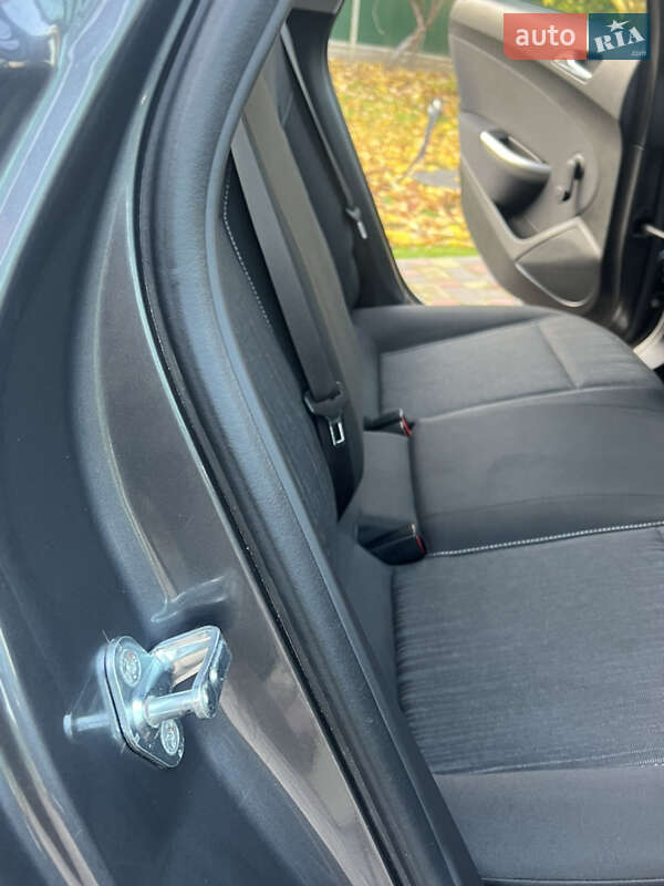 Хэтчбек Opel Astra 2011 в Хороле фото 99 Хэтчбек Opel Astra 2011 в Хороле