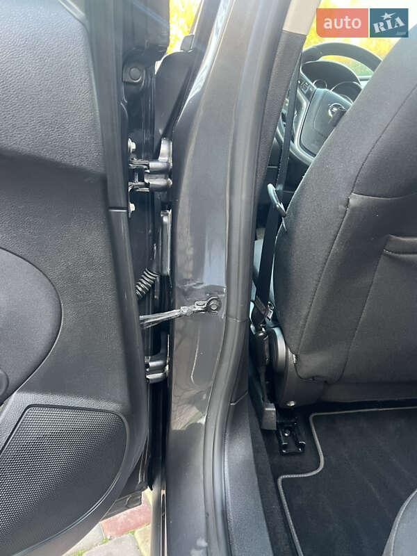 Хэтчбек Opel Astra 2011 в Хороле фото 116 Хэтчбек Opel Astra 2011 в Хороле