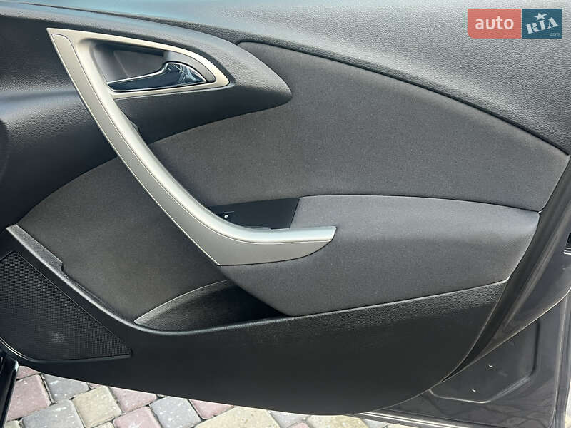 Хэтчбек Opel Astra 2011 в Хороле фото 129 Хэтчбек Opel Astra 2011 в Хороле