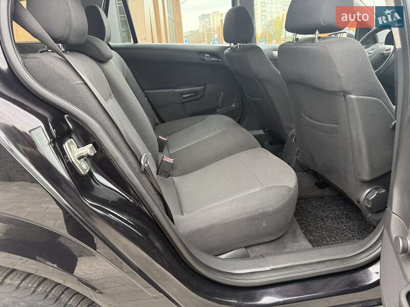 Универсал Opel Astra 2008 в Луцке