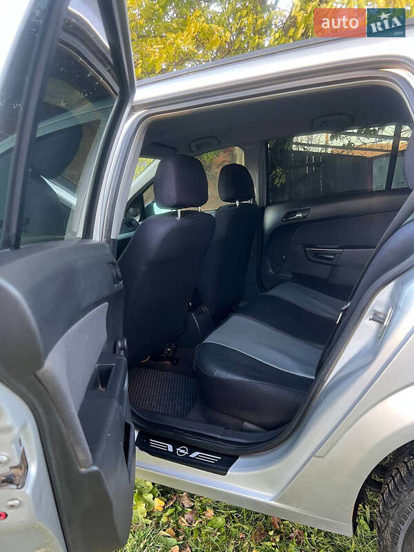 Универсал Opel Astra 2005 в Луцке